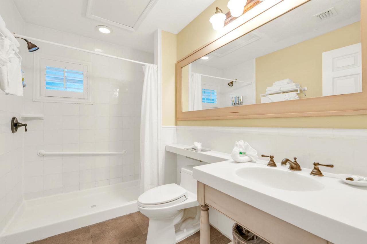 King Studio Suite with Balcony and Ocean View, Non-Smoking