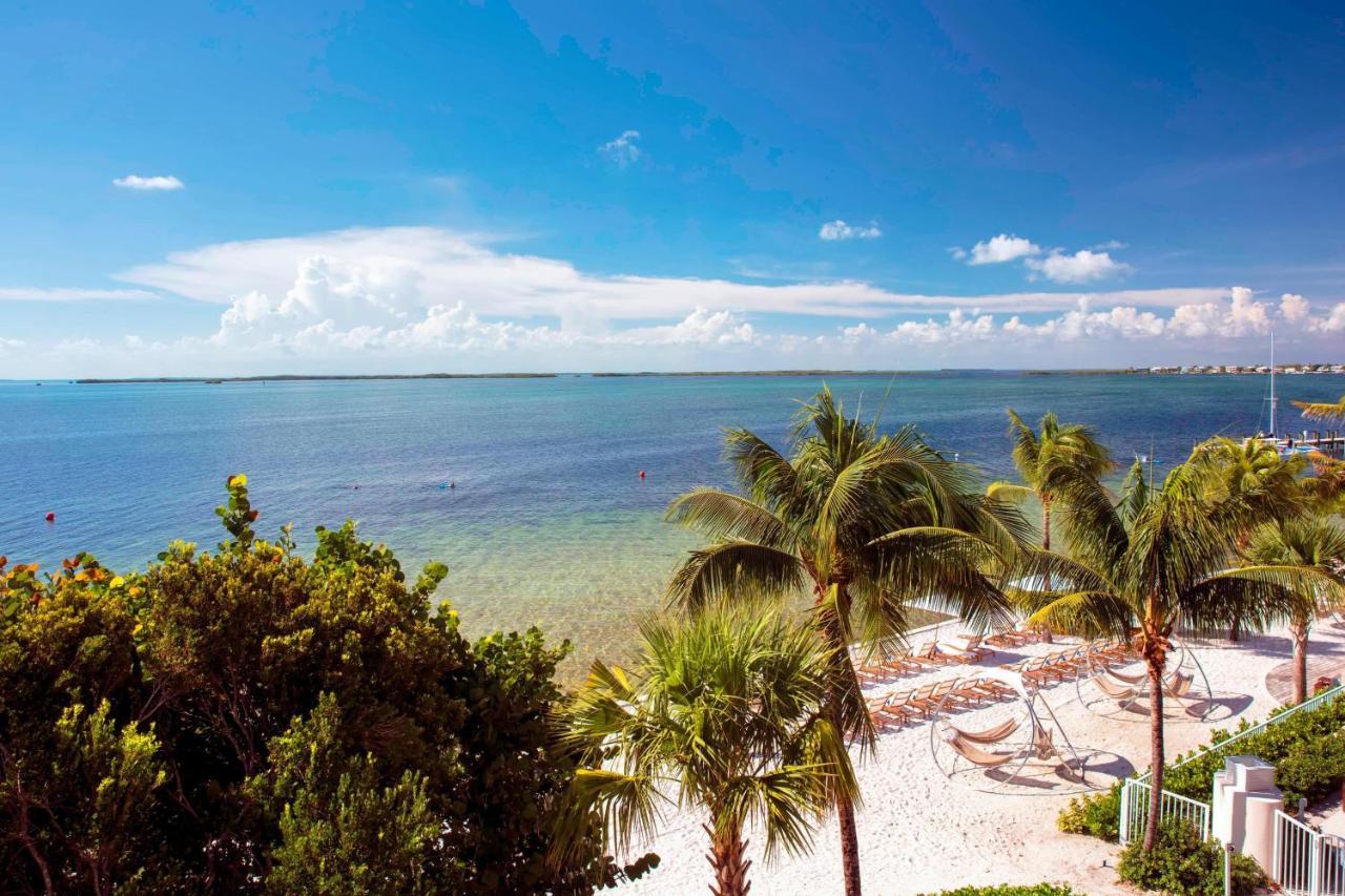 Bay Front Suite 1 Bedroom Suite 1 King Sofa bed Balcony