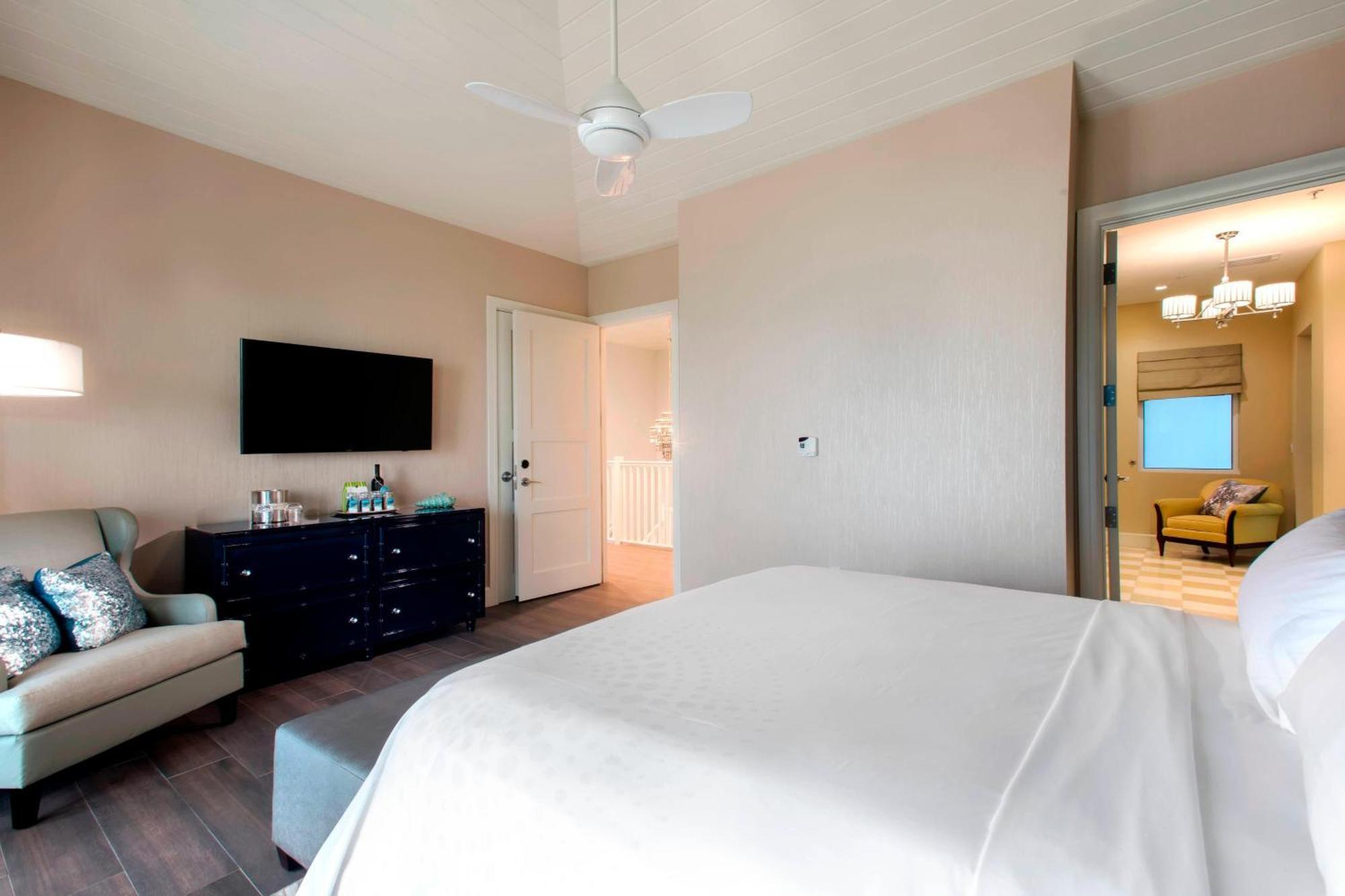 Bedroom Beach House Colonial home Bay view Pool access