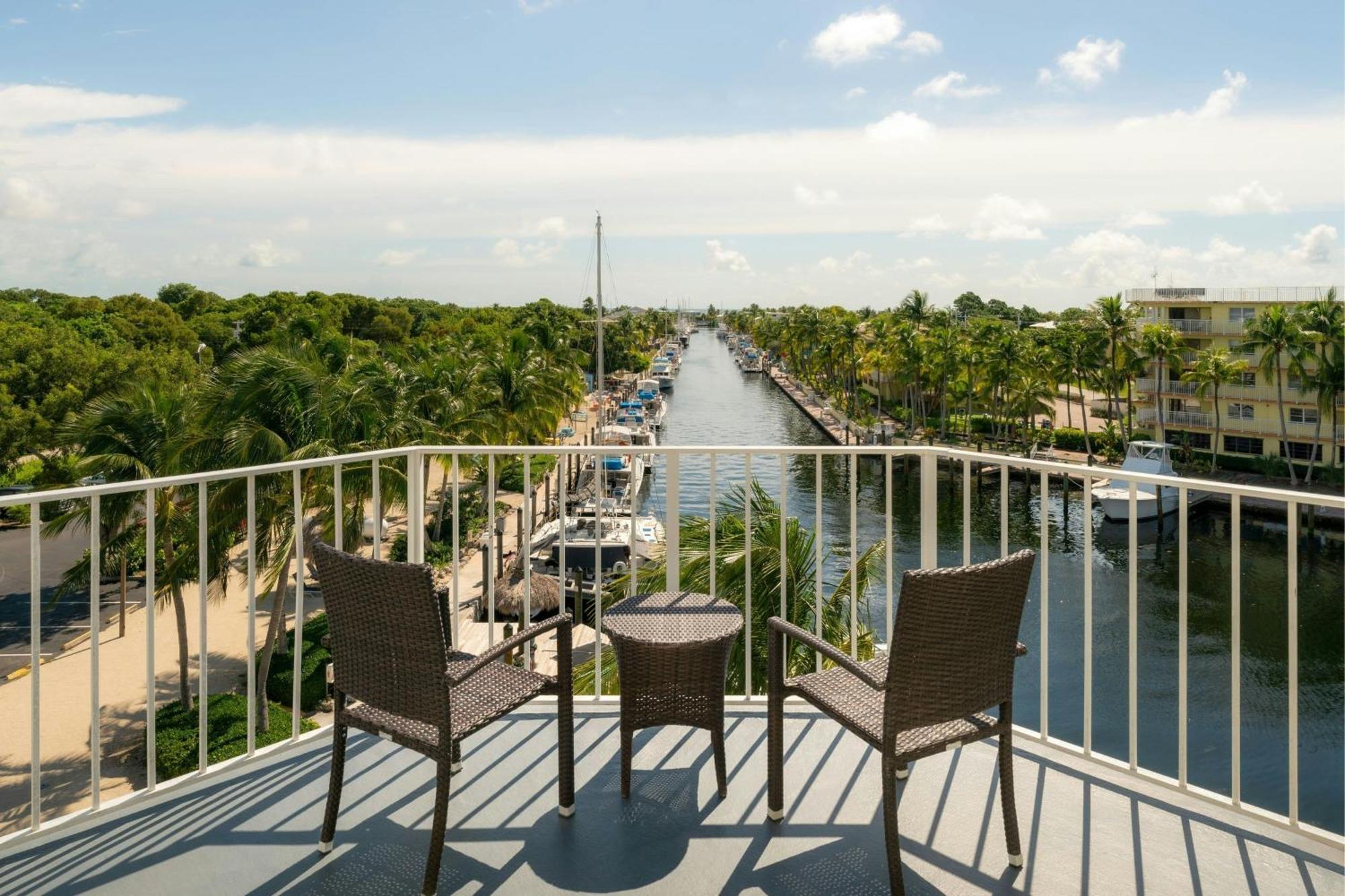 1 Bedroom Suite 1 King Sofa bed Marina view Whirlpool