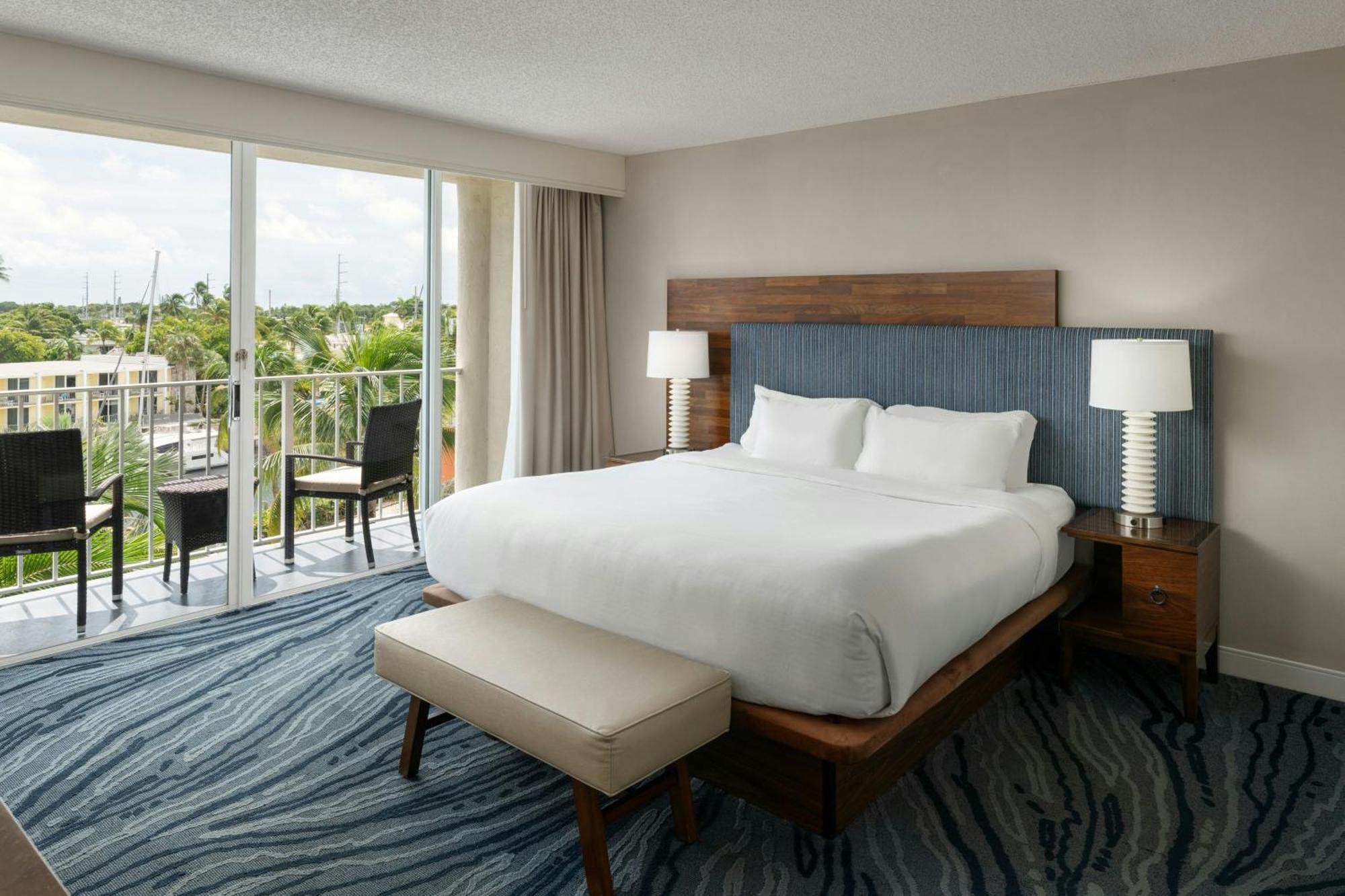 1 Bedroom Suite 1 King Sofa bed Marina view Whirlpool