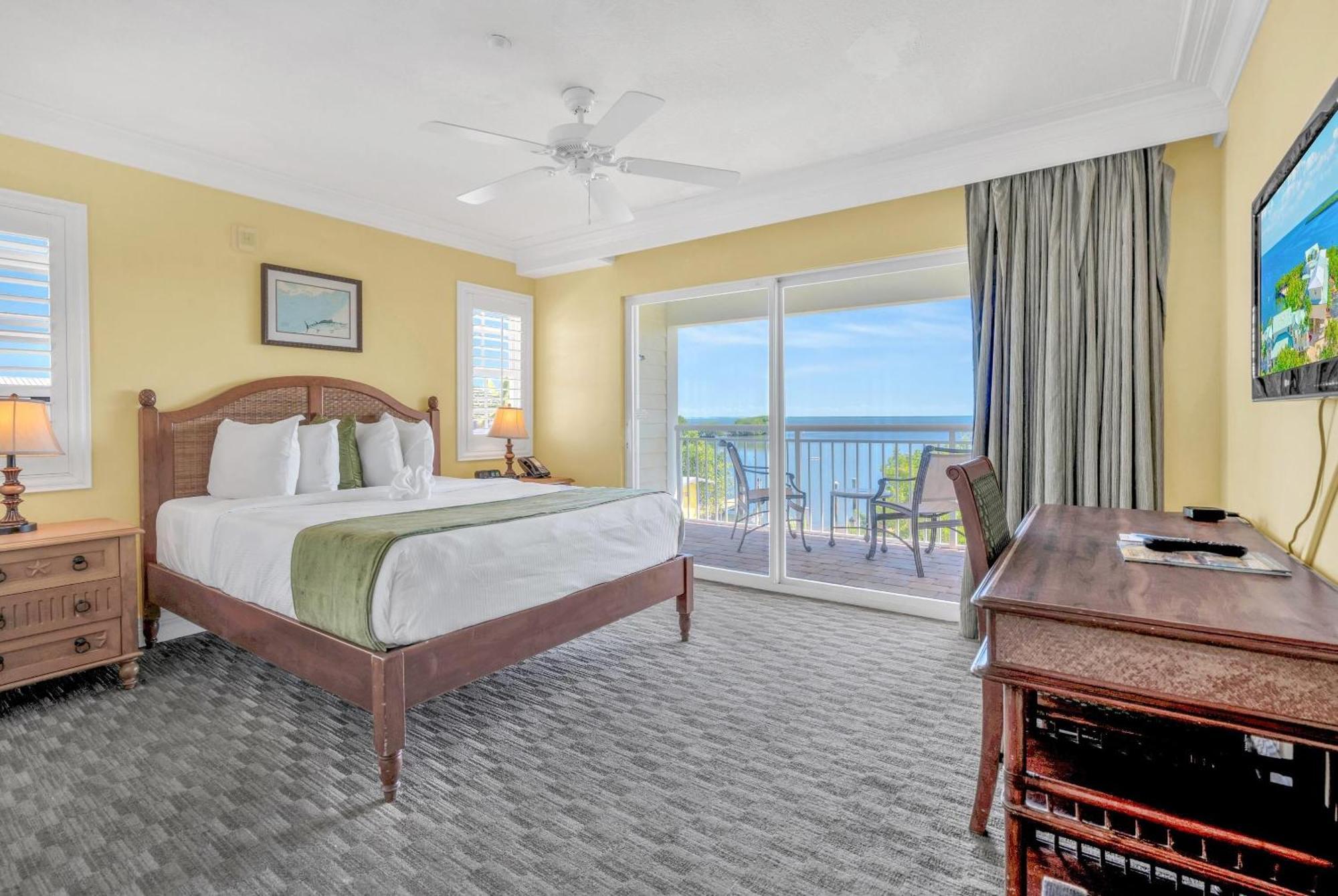 King Room with One King Bed, Balcony and Ocean View - Non-Smoking