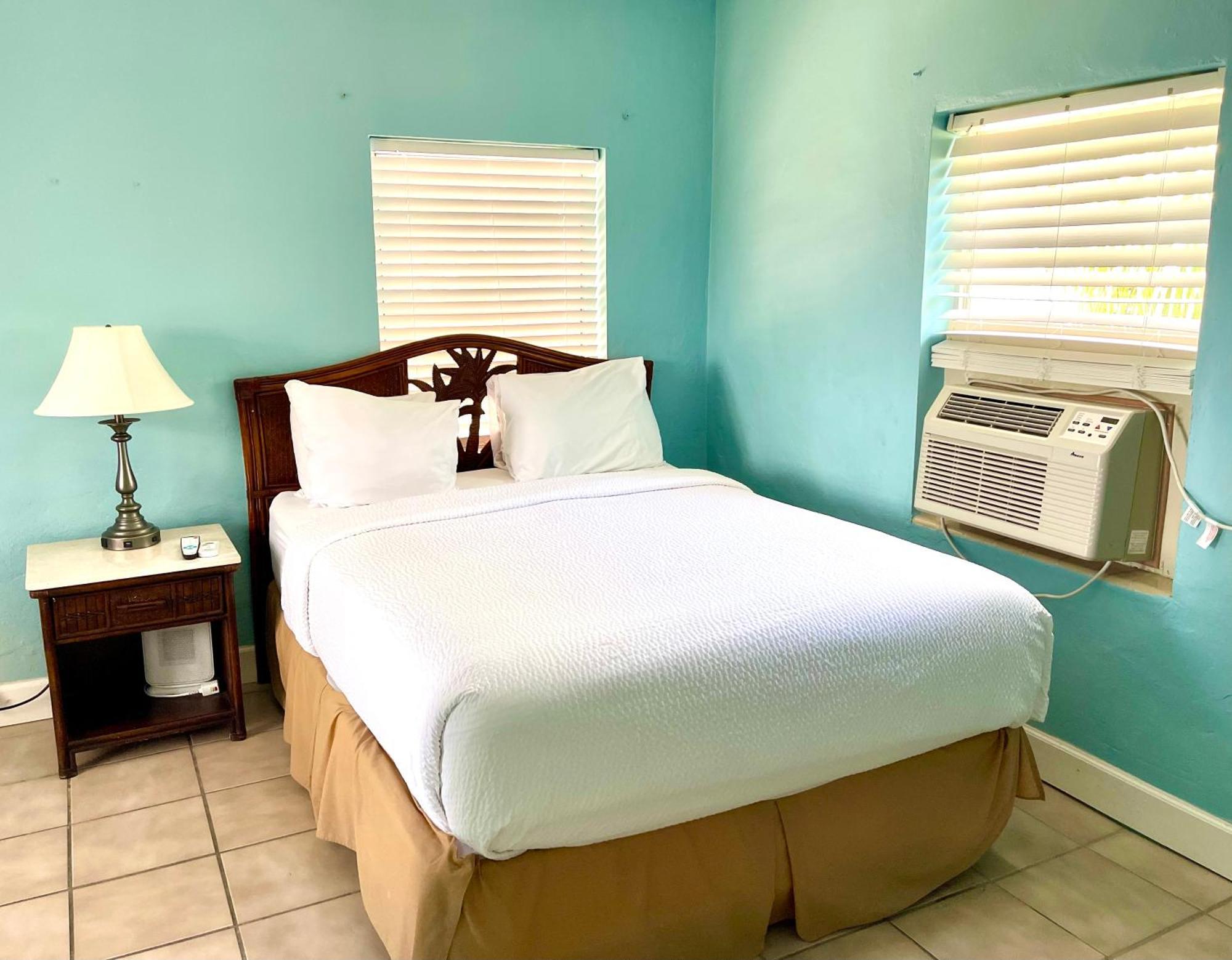 Paradise Two Double Beds Waterfront Suite