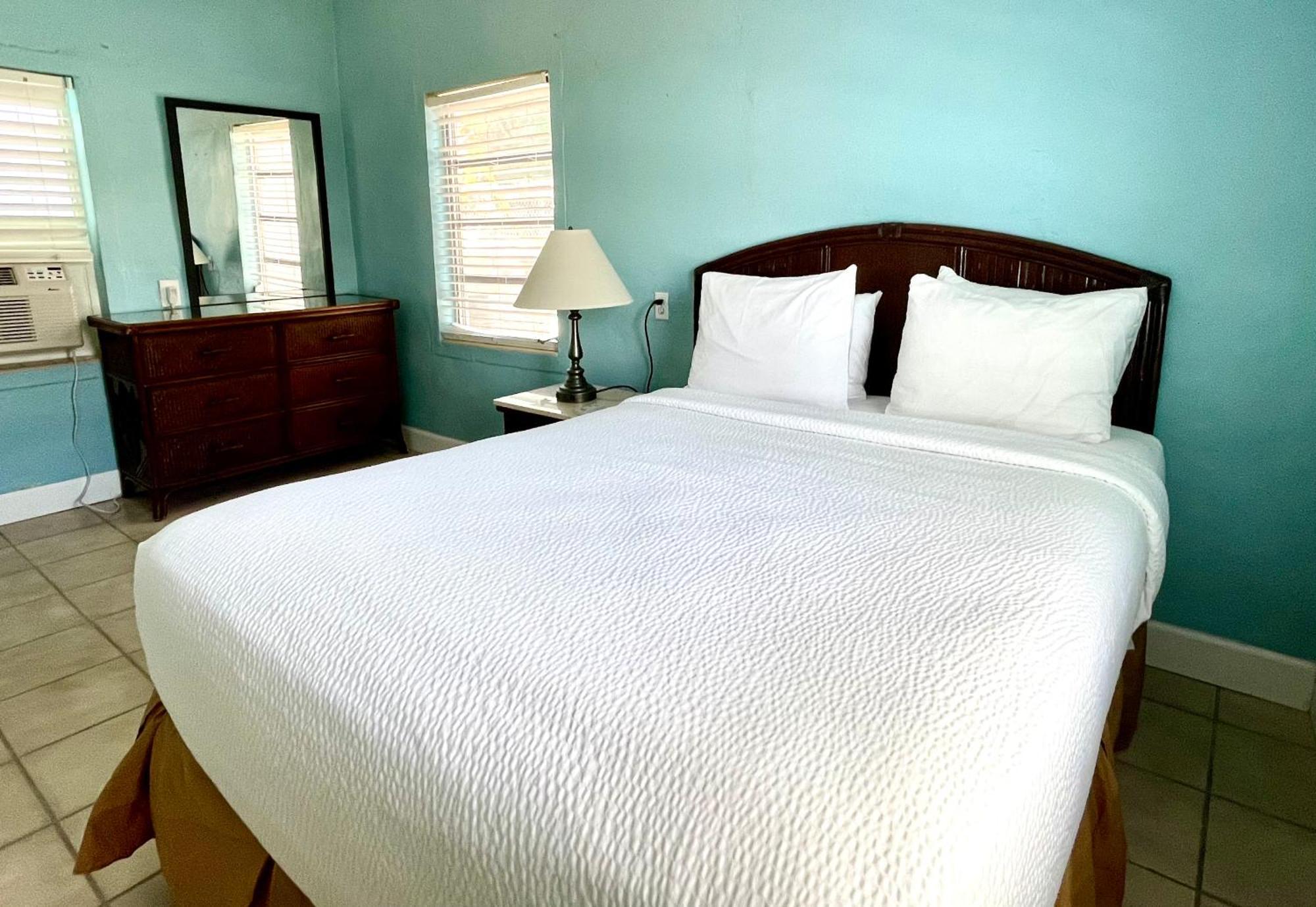 Paradise Two Double Beds Waterfront Suite