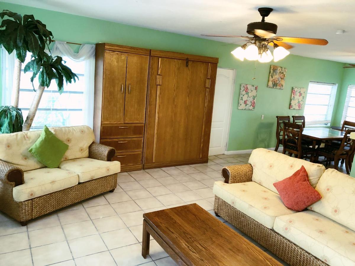 Paradise Two Double Beds Waterfront Suite