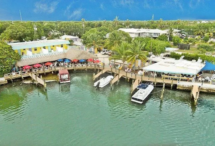 Snappers Key Largo Hotel